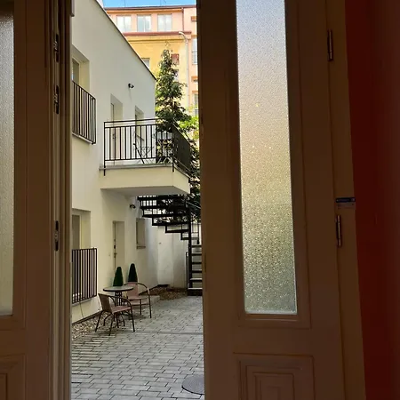 Rubesova Downtown - Easy Self Check In Appartement Prague